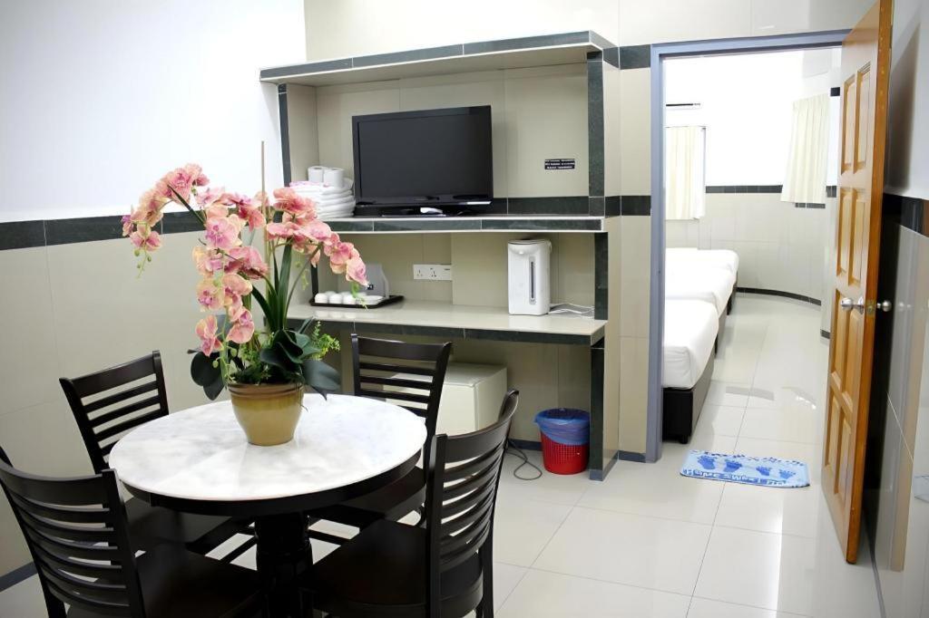 Burmahtel Hotel George Town Bagian luar foto